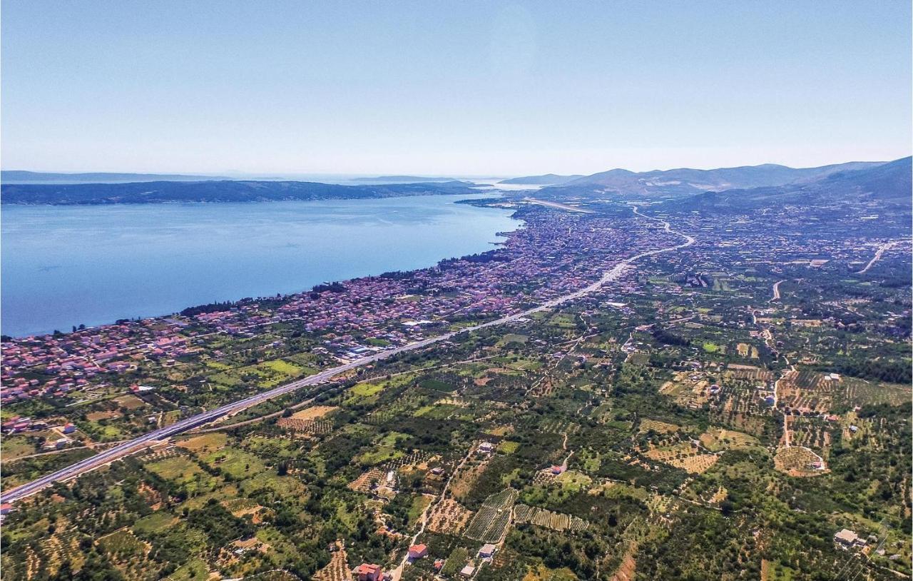 Stunning Apartment In Kastel Luksic With Wifi Kaštela Zewnętrze zdjęcie