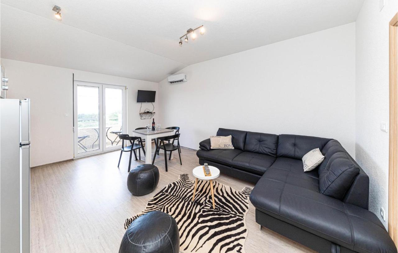 Stunning Apartment In Kastel Luksic With Wifi Kaštela Zewnętrze zdjęcie