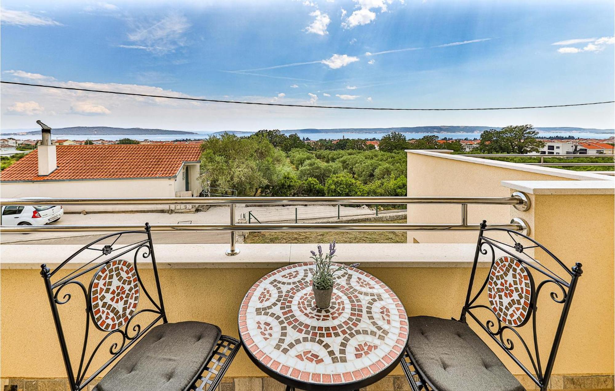 Stunning Apartment In Kastel Luksic With Wifi Kaštela Zewnętrze zdjęcie